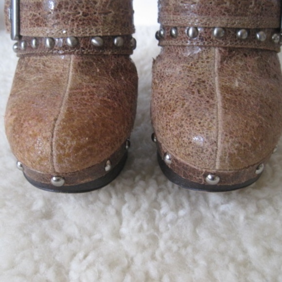 Vince Camuto Christie Crackled Leather Clogs - Picture 4 of 12